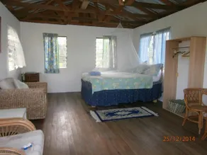 Moe's Place - Image 3