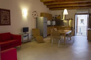 Exclusive Marina Apartment - Image 4