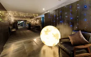 Vendome Hotel - Image 2