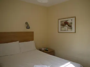 Quinns Hotel - Image 4