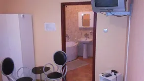 Laguna Guesthouse - Image 4