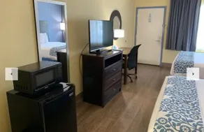 Days Inn by Wyndham Beaumont - Image 2