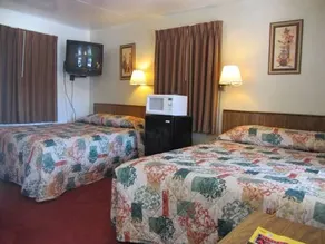 El Rancho Inn & Suites - Image 2