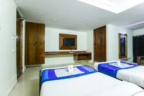 OYO 893 Hotel Seven - Image 4
