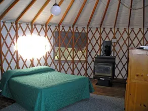 Yosemite Lakes Hillside Yurt 14 - Image 4