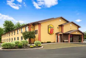 Super 8 by Wyndham Oneida Verona - Image 3