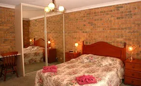 Acacia Apartments - Image 4