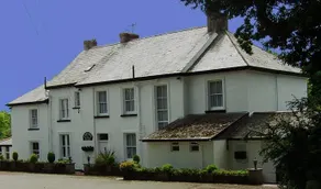 Lanarth Hotel and Caravan Park - Image 2