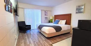 Colonial Motel - Image 3