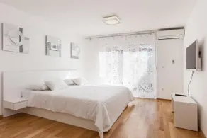 Luxury Apartment Gloss - Image 3