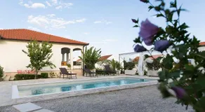 Villa Sunny Garden with private heated pool - Image 3