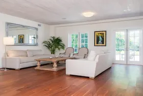South Beach House - Image 2