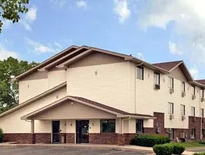 Super Inn by OYO Lansing MI - Image 4