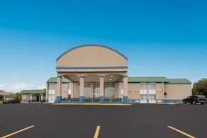 DAYS INN BY WYNDHAM DUNCAN - Image 3