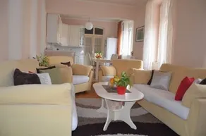Apartment Charlie - Image 4