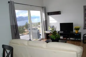 Singing Marmot Guest Suites - Image 4