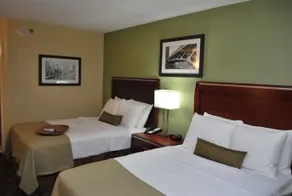 ESTIA Hotel & Suites Glenview - Image 4