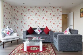 Luxurious Station Penthouse - Image 1