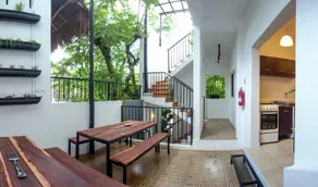 Urban Beach Chic Hostel - Image 5