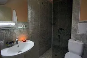 Boutique Suites Rainbow 4 - Image 3
