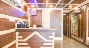 Sai Luxuria by OYO Rooms - Image 4