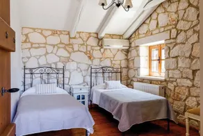 Isabella Zakynthos - Image 4