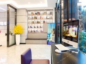 Younger Hotel - Image 3