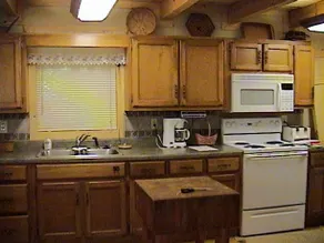 Remote Renfrew Riverside Retreat - Image 4