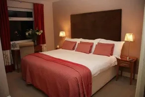 Lake Lodge Guesthouse - Image 2