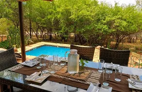 Giraffe Lodge - Image 2