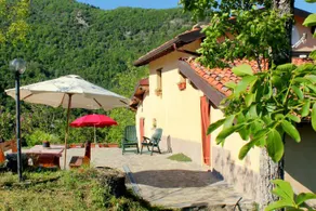 Graceful Cottage in Vergemoli with Private Fenced Garden - Image 3