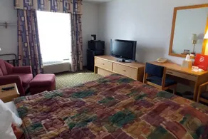 Norwood Inn and Suites - Roseville - Image 3