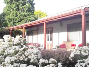 Abelia Cottages of Daylesford Lakeside no 3 - Image 2