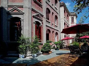 Golden Thirties Villa - Image 3