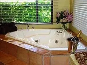 Treetops Bed & Breakfast - Image 3