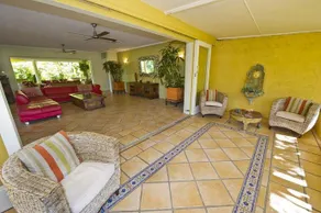 ISLAND HOUSE - Image 2