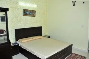 Hotel Tourist Bar & Restaurant - Image 4