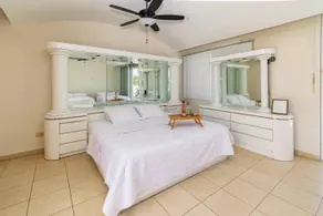 Two Palms Hotel - Image 5