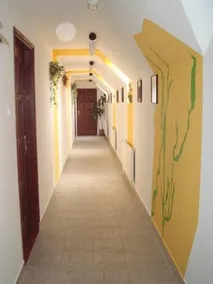 Roza Hotel Es Apartmanhaz - Image 4