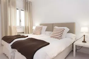 Charming Goya Luxury - Image 3