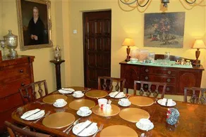 Arundel Holt Court Bed and Breakfast Petworth - Image 2