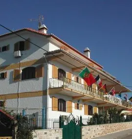 Hotel De Charme Os Dois Galos - Image 2