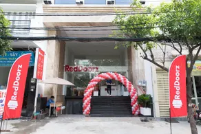 RedDoorz Plus Near E-Town 2 - Image 1