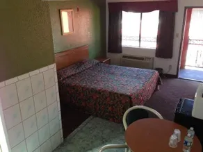 Royal Inn Motel - Image 5