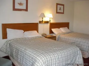 Red Carpet Inn & Suites New Cumberland - Image 4