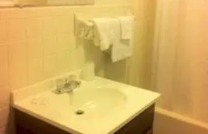 Economy Inn Martinsburg - Image 2
