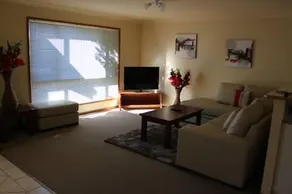 Apartments of O'Sheas Windsor - Image 2