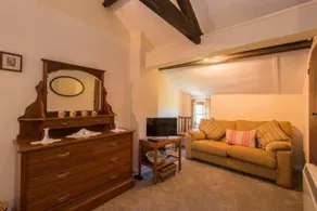 The Den - Image 3