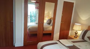 Edinburgh City Deluxe Apartment - Image 3