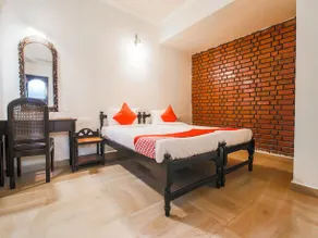 La Petite By OYO Rooms - Image 5